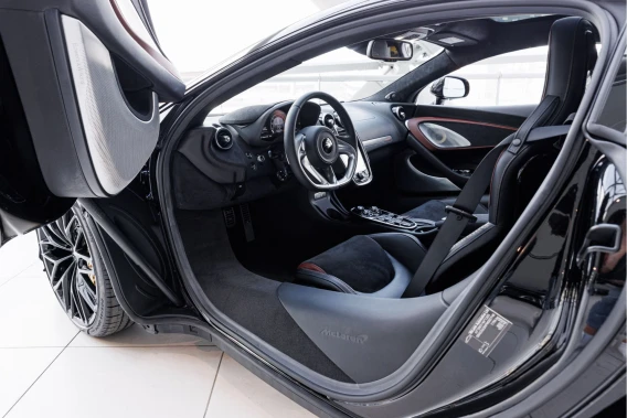 McLaren GT