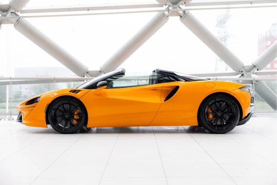 McLaren Artura Spider