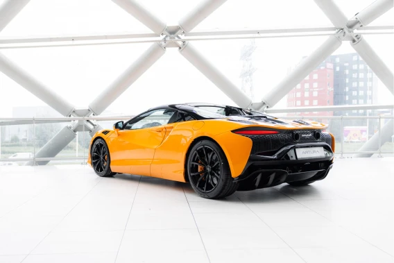 McLaren Artura Spider