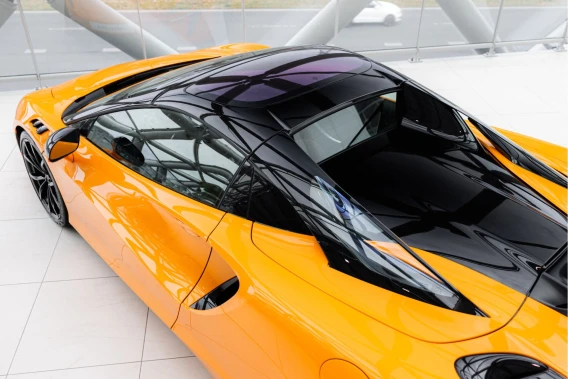 McLaren Artura Spider