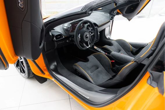 McLaren Artura Spider