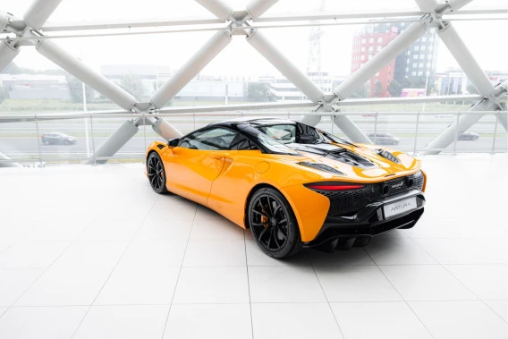 McLaren Artura Spider