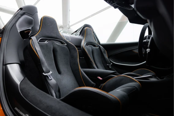 McLaren Artura Spider