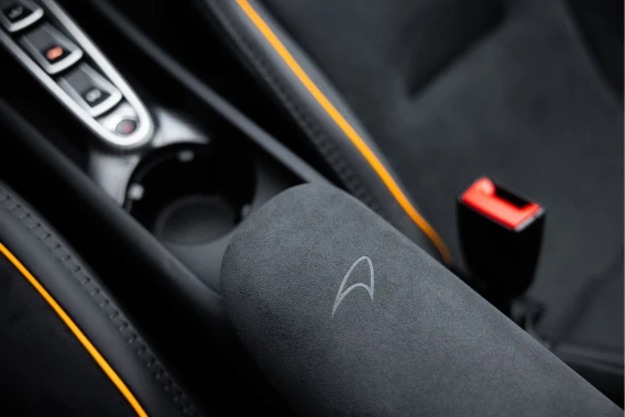 McLaren Artura Spider