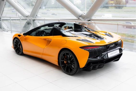 McLaren Artura Spider