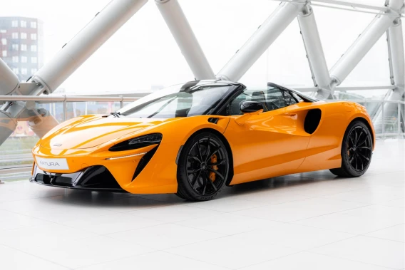 McLaren Artura Spider