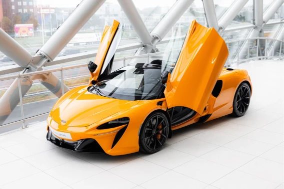 McLaren Artura Spider