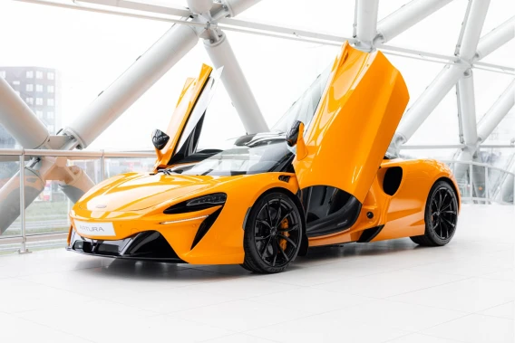 McLaren Artura Spider