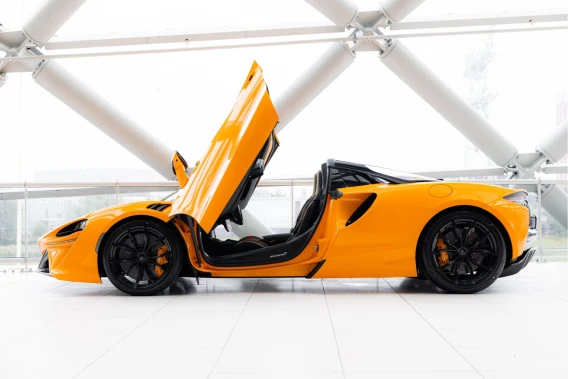 McLaren Artura Spider