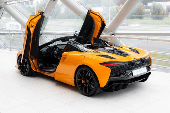 McLaren Artura Spider