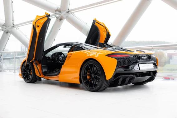 McLaren Artura Spider