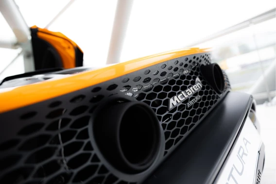 McLaren Artura Spider