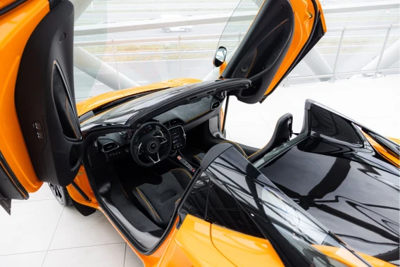 McLaren Artura Spider