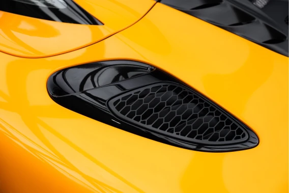 McLaren Artura Spider