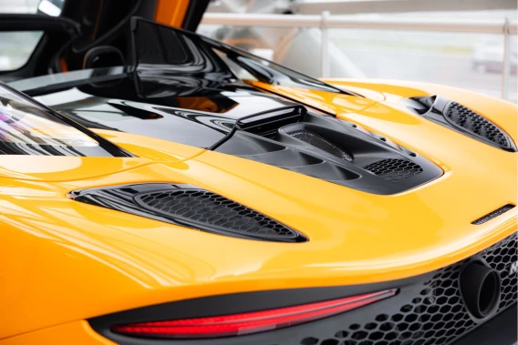 McLaren Artura Spider