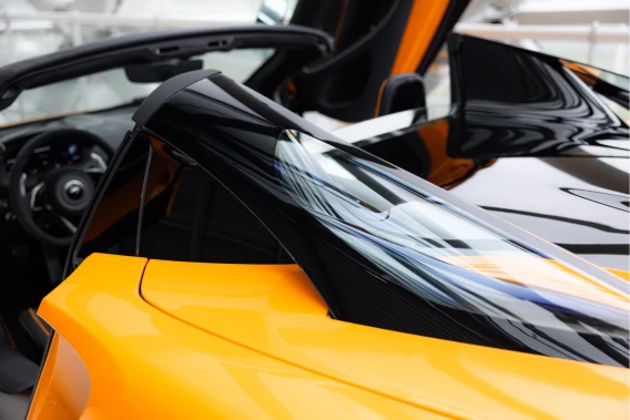 McLaren Artura Spider
