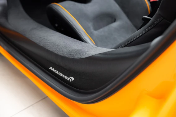 McLaren Artura Spider
