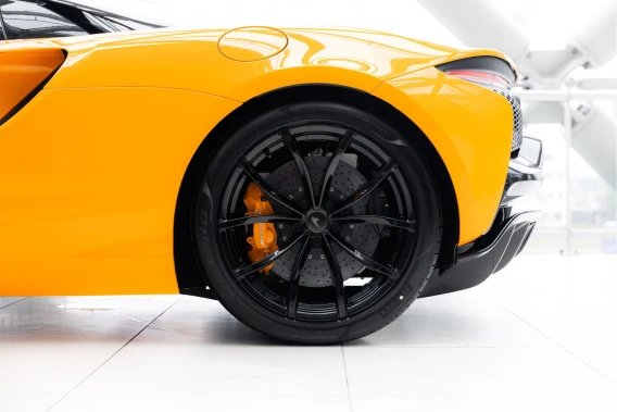 McLaren Artura Spider