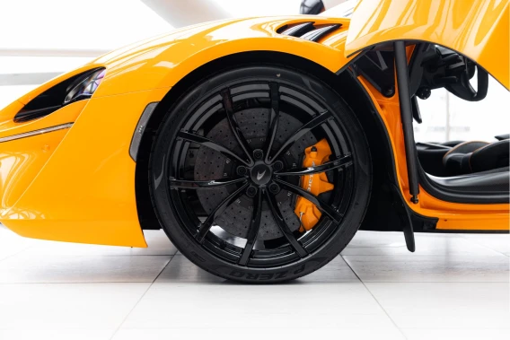 McLaren Artura Spider