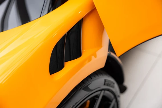 McLaren Artura Spider
