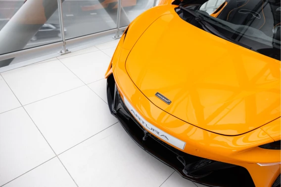 McLaren Artura Spider