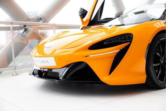 McLaren Artura Spider