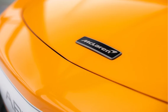 McLaren Artura Spider