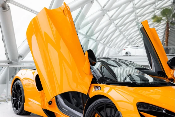 McLaren Artura Spider