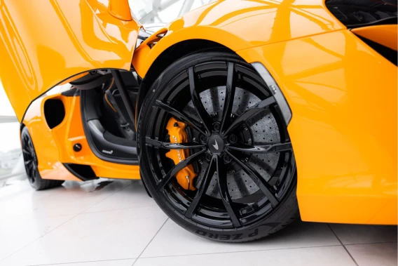 McLaren Artura Spider