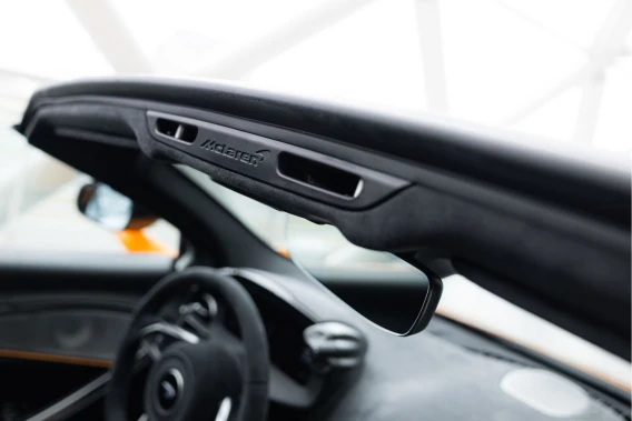 McLaren Artura Spider
