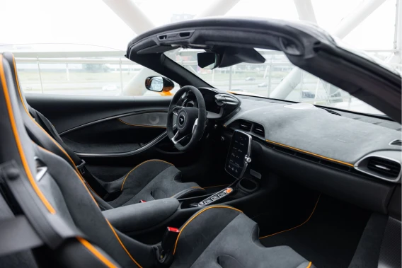 McLaren Artura Spider