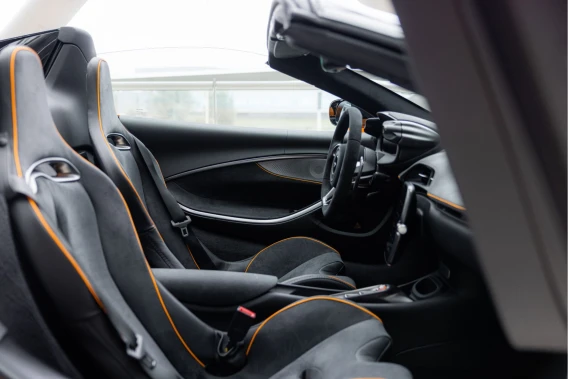 McLaren Artura Spider