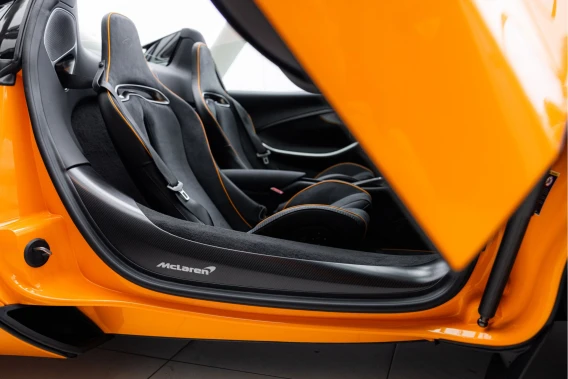 McLaren Artura Spider