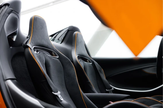 McLaren Artura Spider
