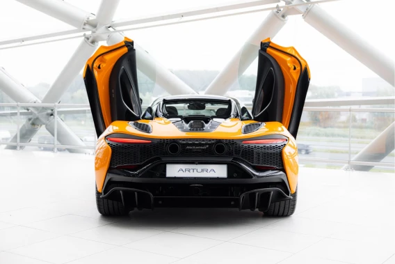 McLaren Artura Spider