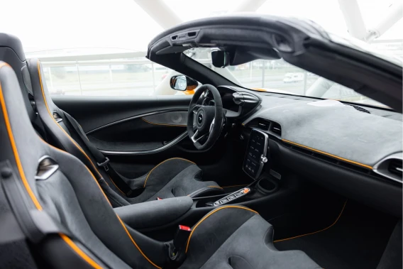 McLaren Artura Spider