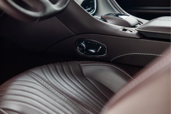 Aston Martin DB11