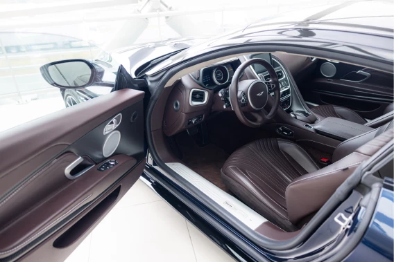 Aston Martin DB11
