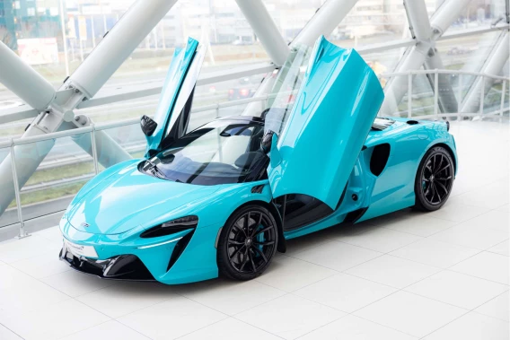 McLaren Artura Spider