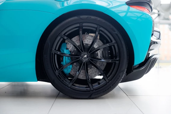 McLaren Artura Spider