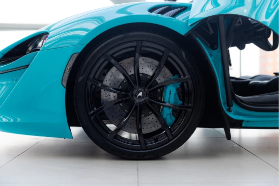 McLaren Artura Spider