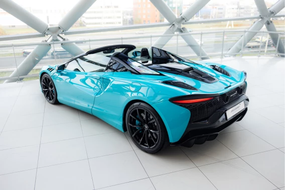 McLaren Artura Spider