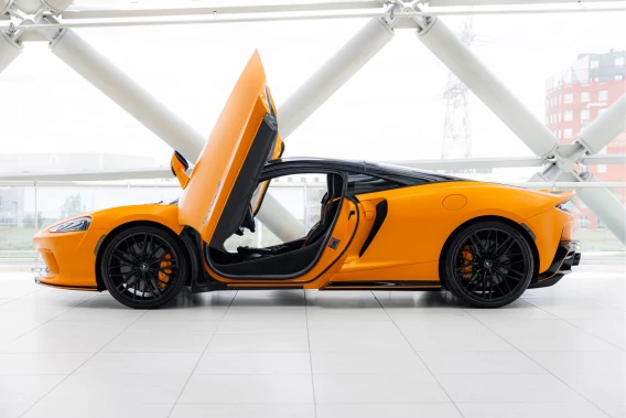 McLaren GT
