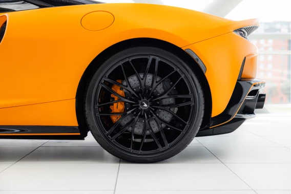 McLaren GT
