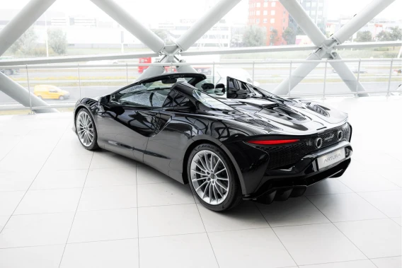 McLaren Artura Spider