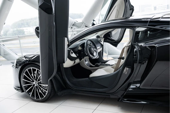 McLaren GT