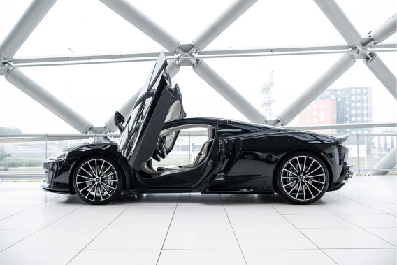 McLaren GT