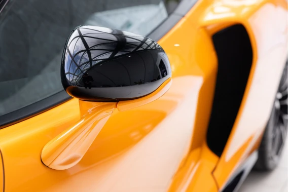 McLaren GT