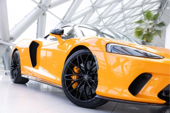 McLaren GT