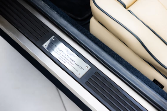 Aston Martin V8 Volante